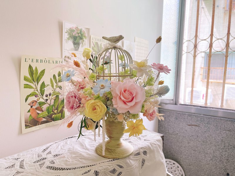 The beginning of spring. Birdcage Floral Arrangement Birdcage Everlasting Flowerpot Flowers Display Opening Flower Ceremony - ช่อดอกไม้แห้ง - พืช/ดอกไม้ สึชมพู