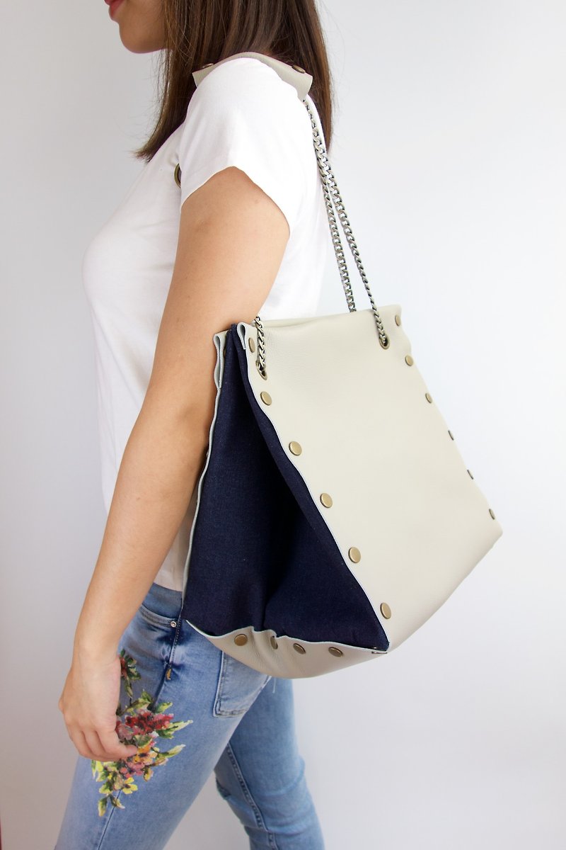 Large Create-your-own Cube Bag with beige/grey leather (starter pack) - กระเป๋าแมสเซนเจอร์ - หนังแท้ สีดำ