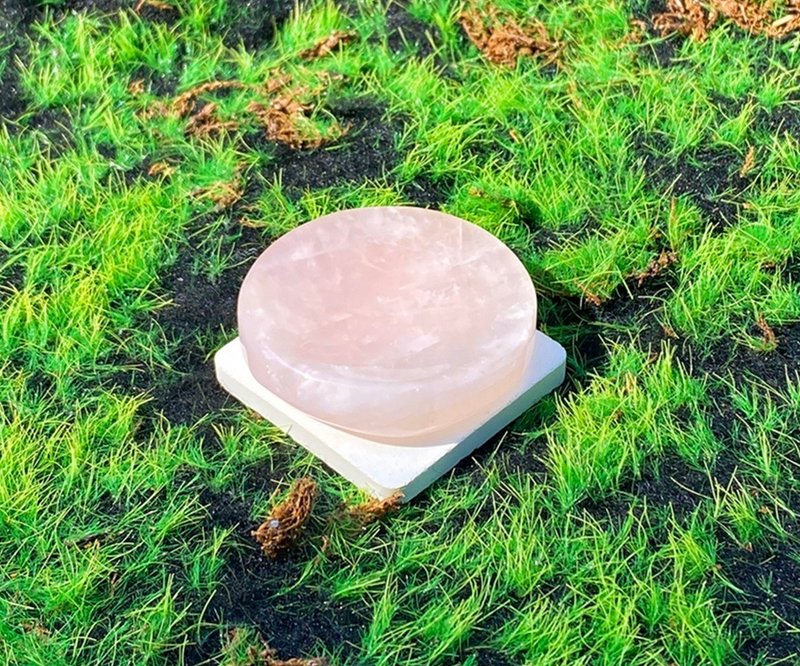 圓圓滿滿粉晶圓盤 旺人緣 旺姻緣 飾品盤 天然水晶盤 辦公室擺件 - 擺飾/家飾品 - 水晶 粉紅色