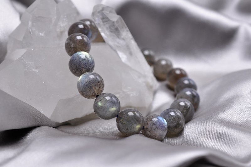 Carefully selected items | Rare black body gray moonlight bracelet to clear negative energy, resolve conflicts and improve sleep - Bracelets - Crystal Gray