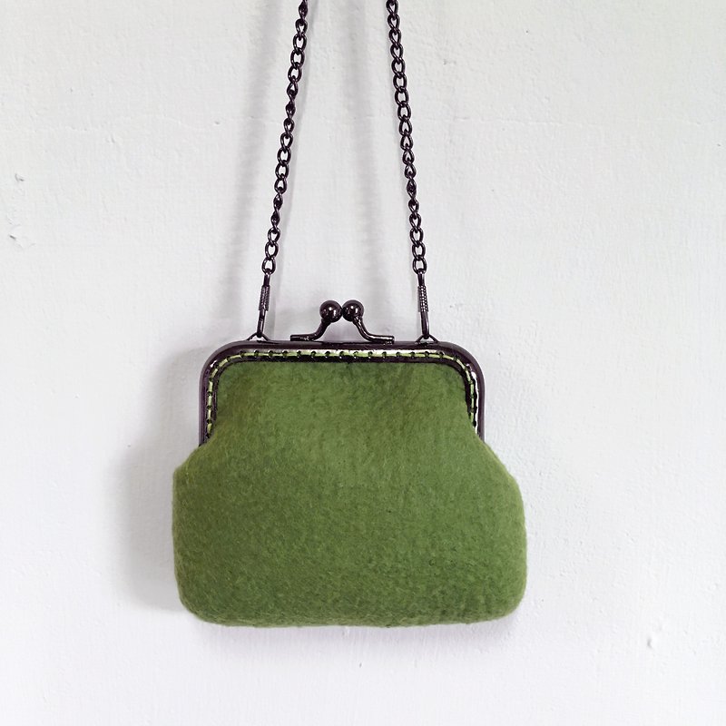 Grass green wool felt gold bag/coin purse - กระเป๋าคลัทช์ - ขนแกะ สีเขียว