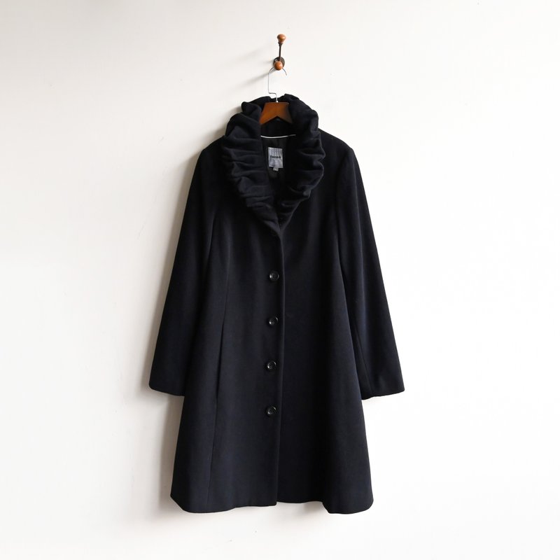 [Egg Plant Vintage] Yeyu Roaming Lotus Leaf Collar Wool Vintage Coat - Women's Casual & Functional Jackets - Wool Black