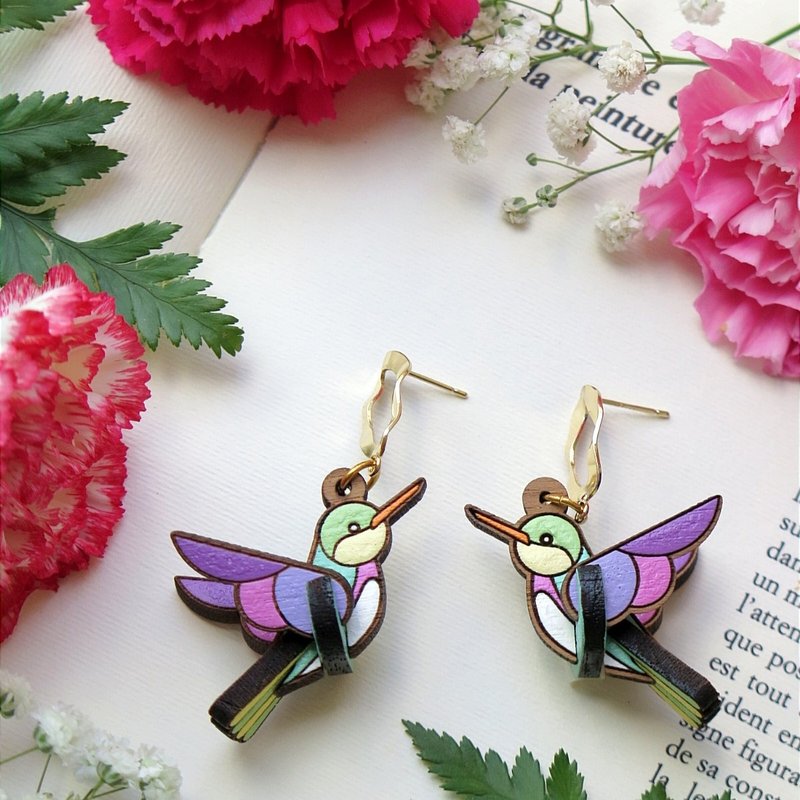 Wooden dangle earring hummingbird - 耳環/耳夾/耳骨夾 - 木頭 粉紅色