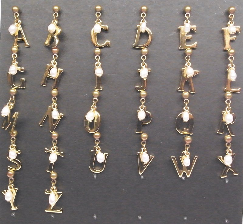 二毛銀【字母系列+天然珍珠黃銅貼耳搖擺耳環】可以混搭字母成一對 - 耳環/耳夾 - 其他金屬 金色