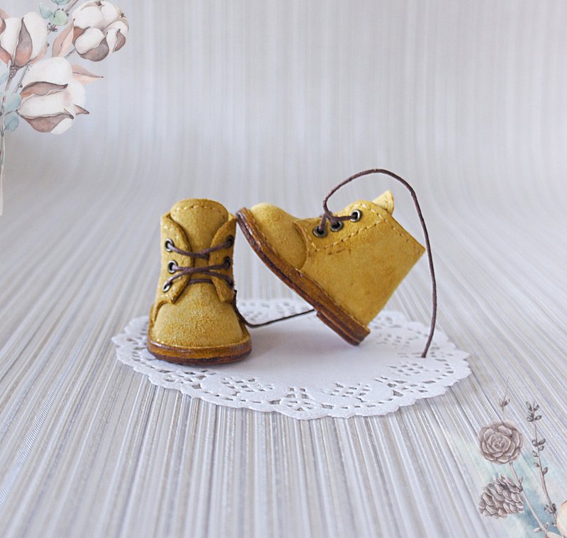 Paola Reina Yellow Boots, Doll Shoes with shoelaces,Outfit doll, Shoes for Paola - ตุ๊กตา - หนังแท้ สีเหลือง