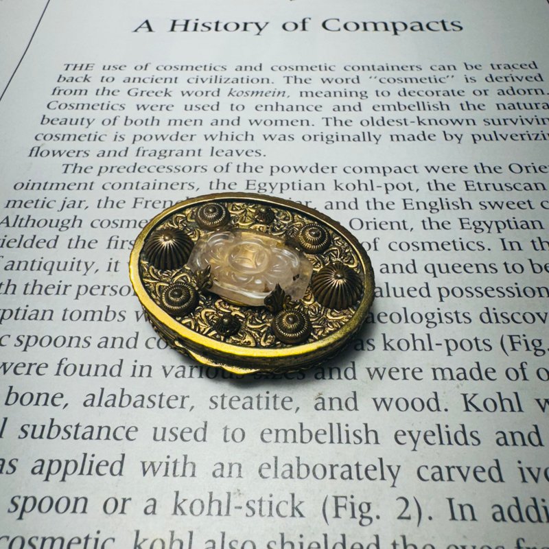 ヴィンテージ ローズクォーツ象嵌の優美な小箱 - その他 - 金属 