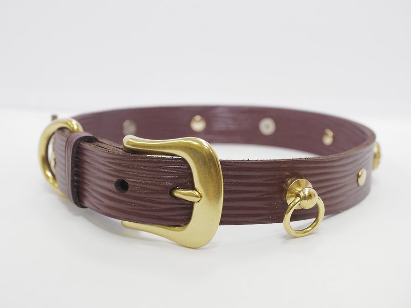 Limited coffee color corrugated high-grade leather collar (free English telephone brand) - ปลอกคอ - หนังแท้ สีนำ้ตาล