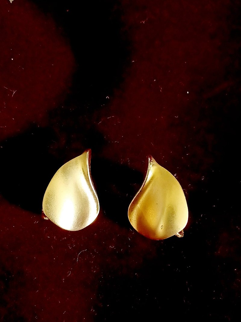 vintage jewelry  古典霧金立體水滴造型 夾式耳環 - 耳環/耳夾/耳骨夾 - 其他金屬 