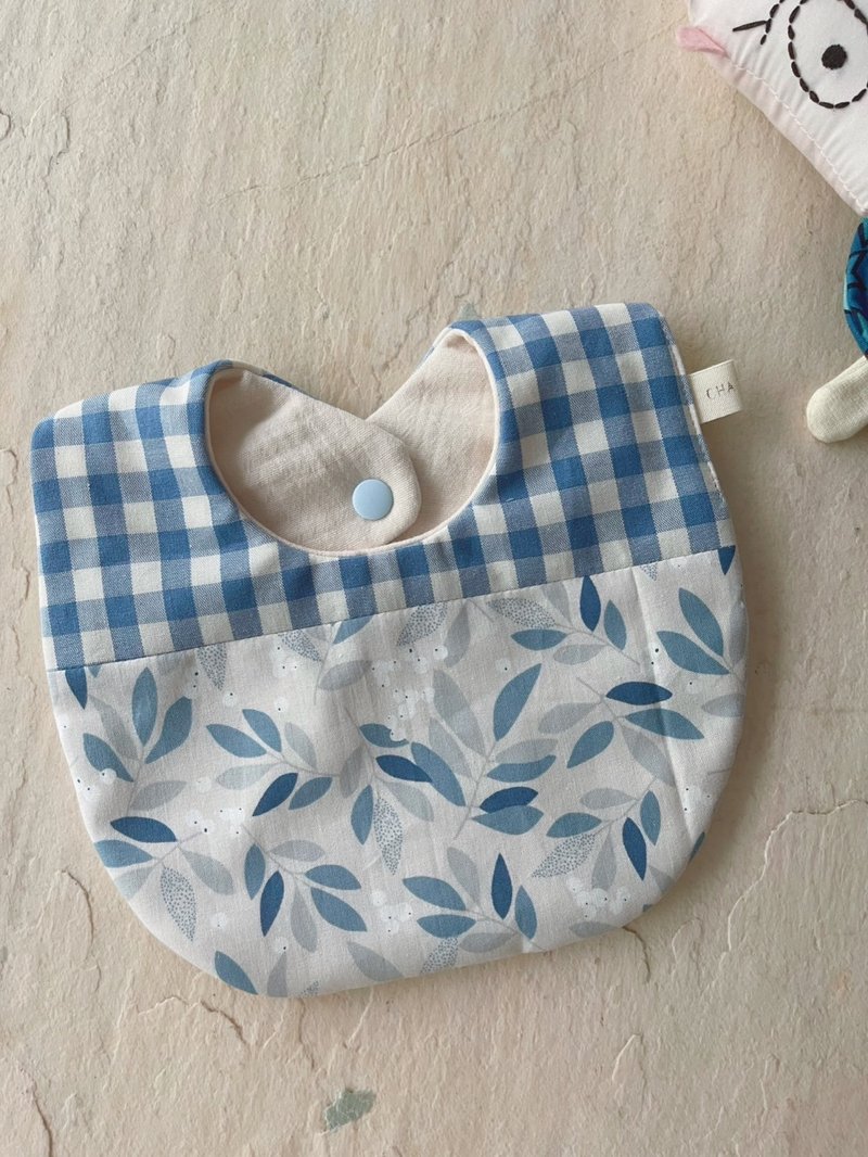 Small round flowers with blue leaves. Pure cotton six-layer gauze drop bib/reversible - ผ้ากันเปื้อน - ผ้าฝ้าย/ผ้าลินิน สีน้ำเงิน