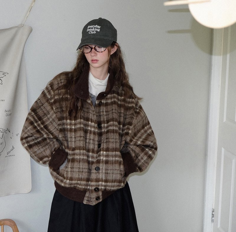 Art School Girl / Plaid Brushed Stand Collar Cropped Jacket / Wool Blend - เสื้อแจ็คเก็ต - วัสดุอื่นๆ สีนำ้ตาล
