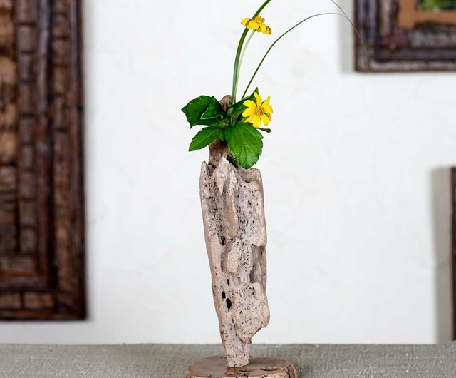 お気に入りの花を飾ってみませんか 流木の花器、木の花瓶、vase ...