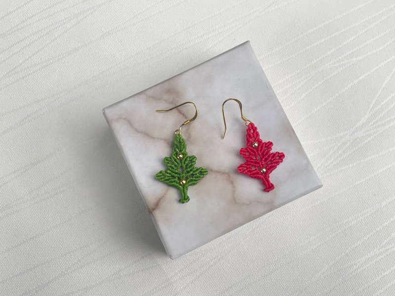 220844 Macrame South American Wax Wire Earrings Christmas Edition - ต่างหู - เครื่องประดับพลอย สีเขียว