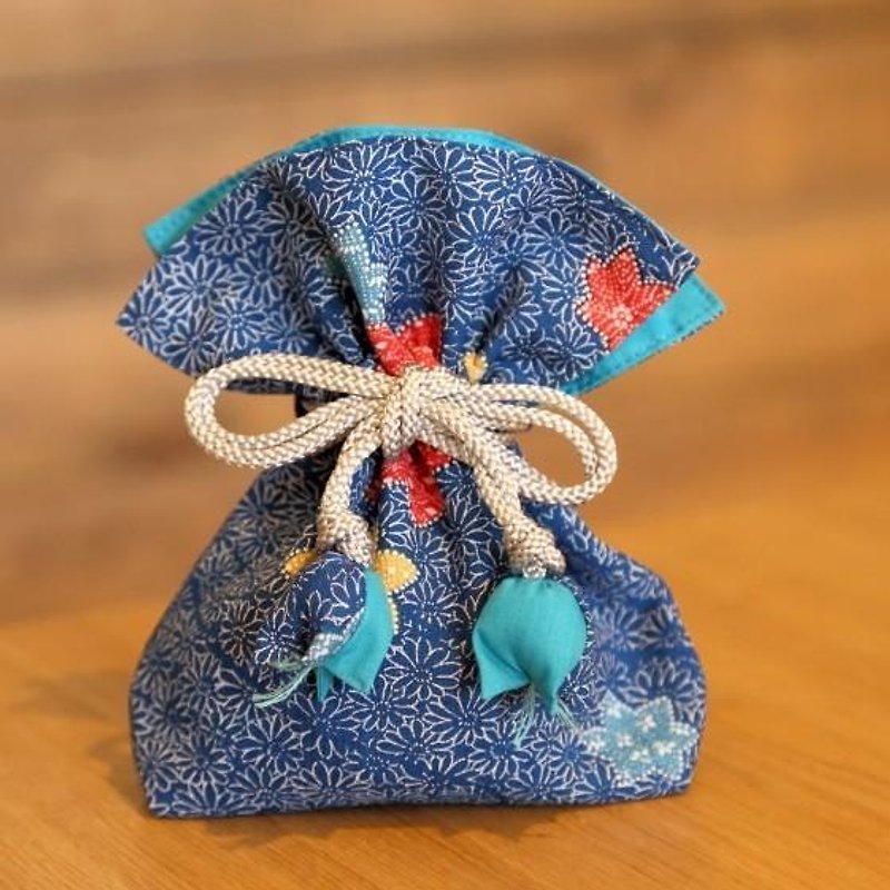 澄み切ったブルー　菊文様の幸せ巾着　FUGURO - ポーチ - コットン・麻 ブルー