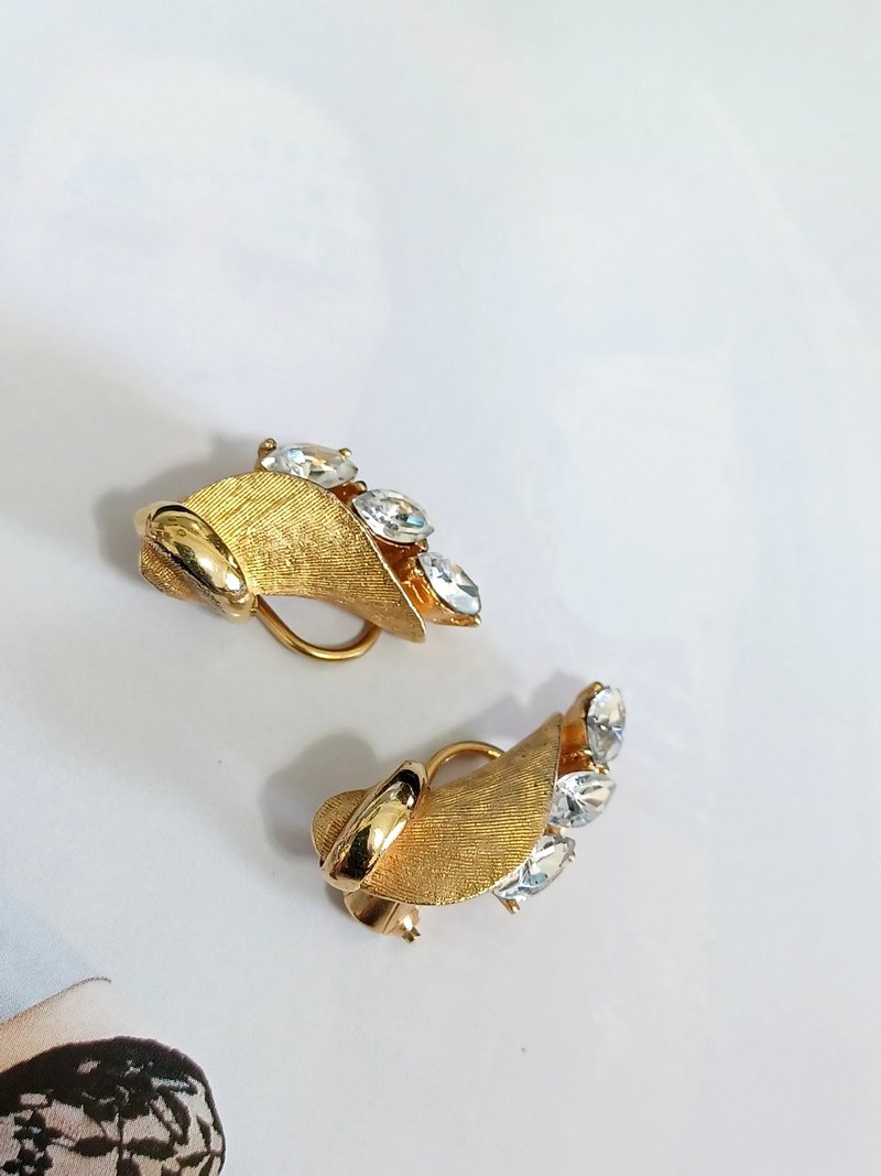 vintage jewelry  BSK 金色立體捲曲馬眼萊茵 夾式耳環 - 耳環/耳夾/耳骨夾 - 其他金屬 