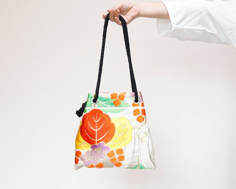 FUJIYAMA ポシェット ヴィンテージ着物 肩掛けにも斜めがけにもなる 2WAY ミニマルデザイン - 側背包/斜背包 - 絲．絹 白色