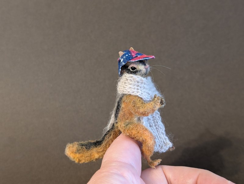 Chipmunk Misha, 7cm. Crocheted. Ooak - 公仔/玩偶 - 其他材質 咖啡色