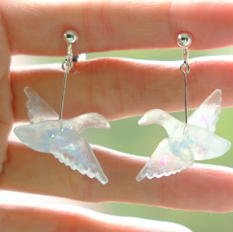 【肩に降り】Snow Angel Ear Rings by ETPLANT - 耳環/耳夾/耳骨夾 - 樹脂 白色