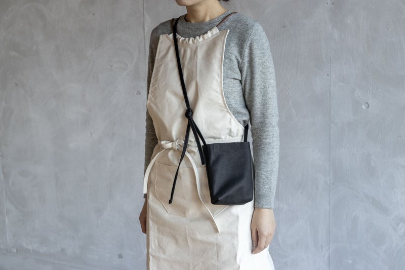 Smartphone pochette - กระเป๋าแมสเซนเจอร์ - หนังแท้ สีดำ