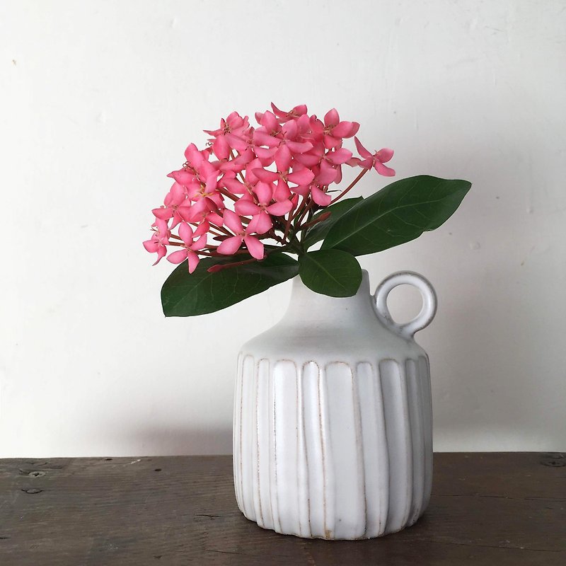 白白 樸潔 一輪插  直條紋 花器 - 花瓶/花器 - 陶 白色
