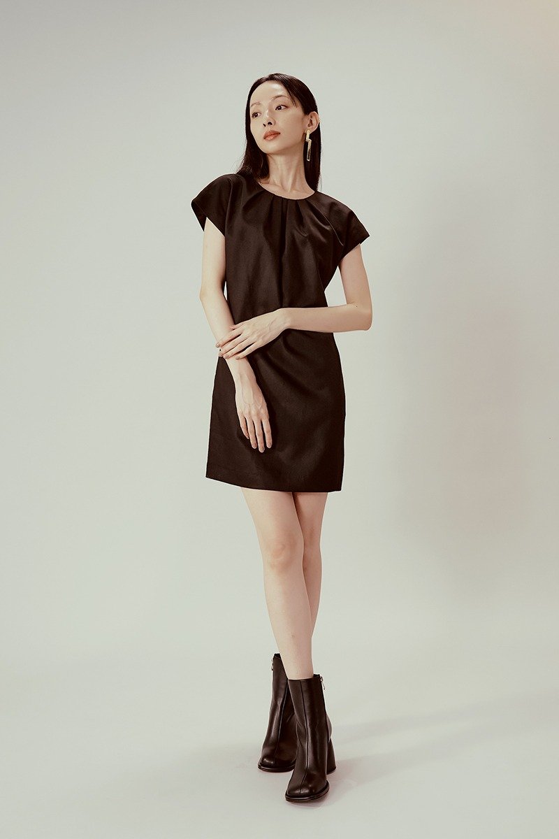 Black Neckline Discount Dress - ชุดเดรส - เส้นใยสังเคราะห์ สีดำ