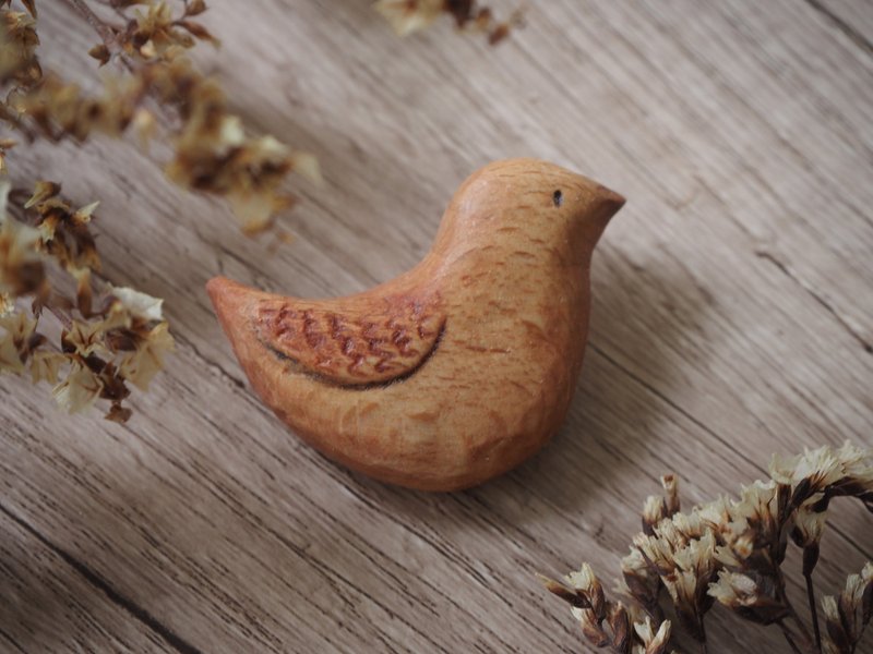 手工木雕胸針 徽章 斑鳩 - 徽章/別針 - 木頭 