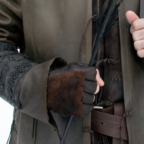 Svetliy Sudar Leather Arts Workshop Strider's Right Glove replica / Aragorn (LOTR) / leather glove
