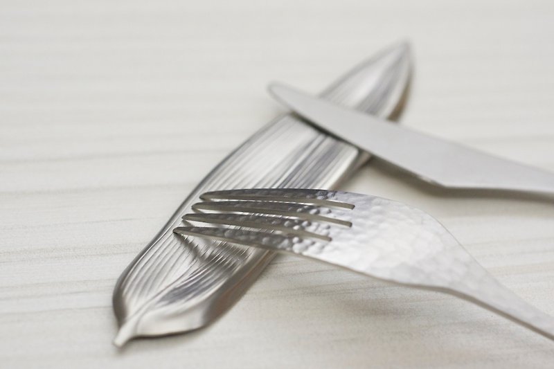 暮暮 竹葉型不鏽鋼筷架（銀色） - 箸・箸置き - 金属 グレー