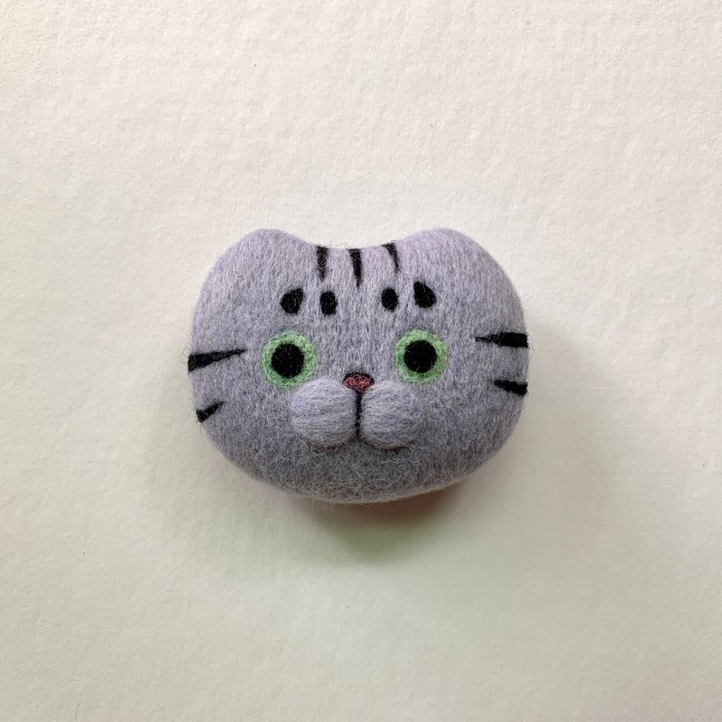 Gray tabby cat handmade wool felt brooch - Badges & Pins - Wool 