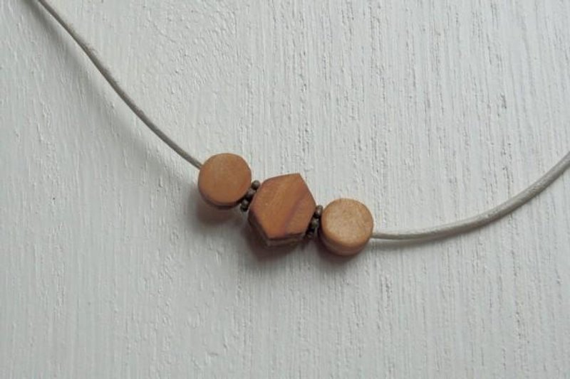 tortoiseshell necklace - สร้อยคอ - ไม้ สีนำ้ตาล