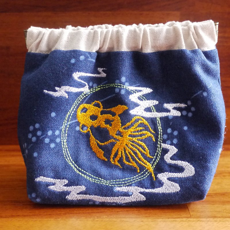 Goldfish - play moon embroidery shrapnel gold deposit bag wallet (embroidered in English name please note) - กระเป๋าใส่เหรียญ - งานปัก หลากหลายสี