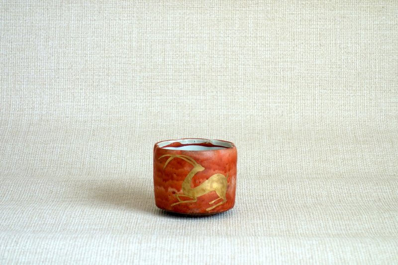 ぐい呑み 赤絵金彩 鹿c - 酒杯/酒器 - 陶 紅色