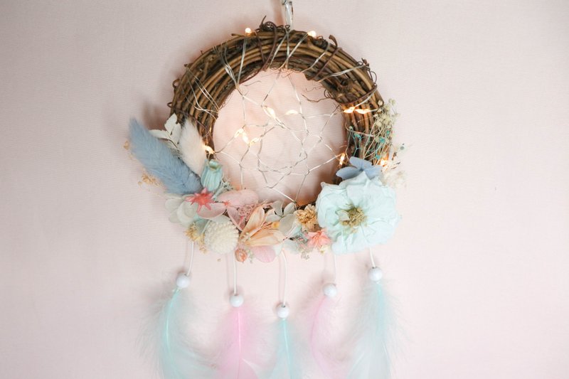 Preserved Flower Dreamcatcher with LED Light | Blue & Pink - โคมไฟ - พืช/ดอกไม้ สีน้ำเงิน