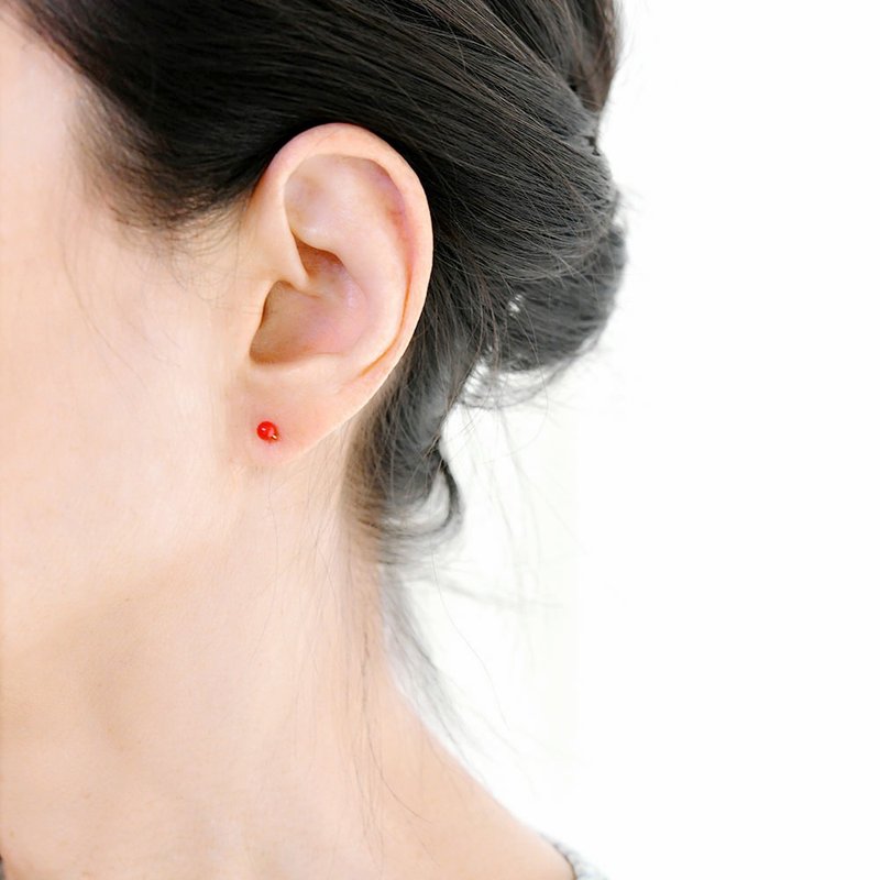 運気を上げる繁栄を呼び寄せる 赤サンゴのネジネジスタッドピアス ベビーサイズ 3mm イヤリング 3月誕生石 - 耳環/耳夾/耳骨夾 - 寶石 紅色