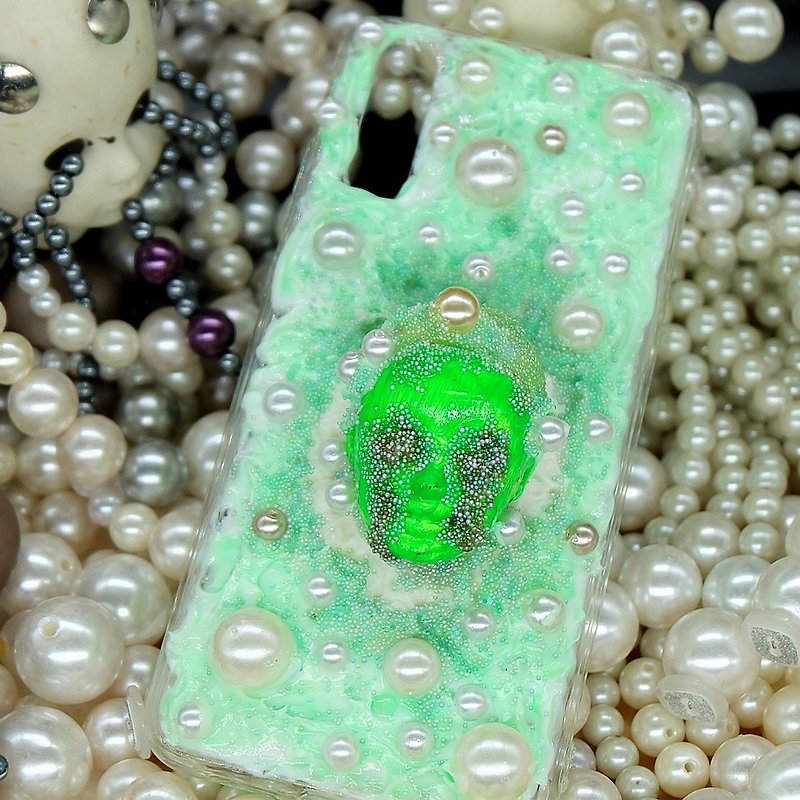 harajuku style GothicWeird handmade dollhead iphonecase/ order production - เคส/ซองมือถือ - วัสดุอื่นๆ สีเขียว