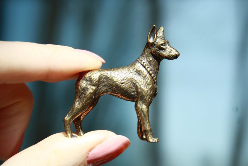 Doberman dog  dog - miniature statuette of brass, metal figurine - 擺飾/家飾品 - 銅/黃銅 