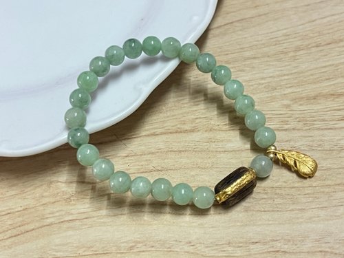 Angel's tears 天使之淚 Jewelry Design 天然原礦A貨玉 緬甸果綠翡翠圓珠沉香珠純銀羽毛設計手串