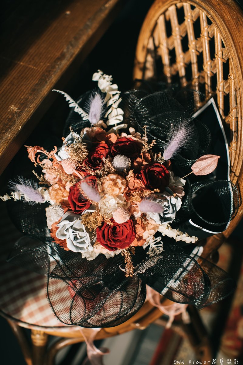 特殊包裝永生玫瑰花束/不凋花花束/永生玫瑰花/客製花束/永生花束 - 乾燥花/永生花 - 植物．花 黑色