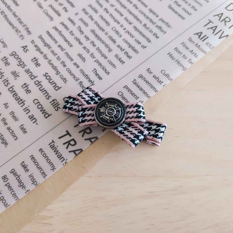 Preppy Houndstooth Button Hairpin Powder - เครื่องประดับผม - วัสดุอื่นๆ สึชมพู