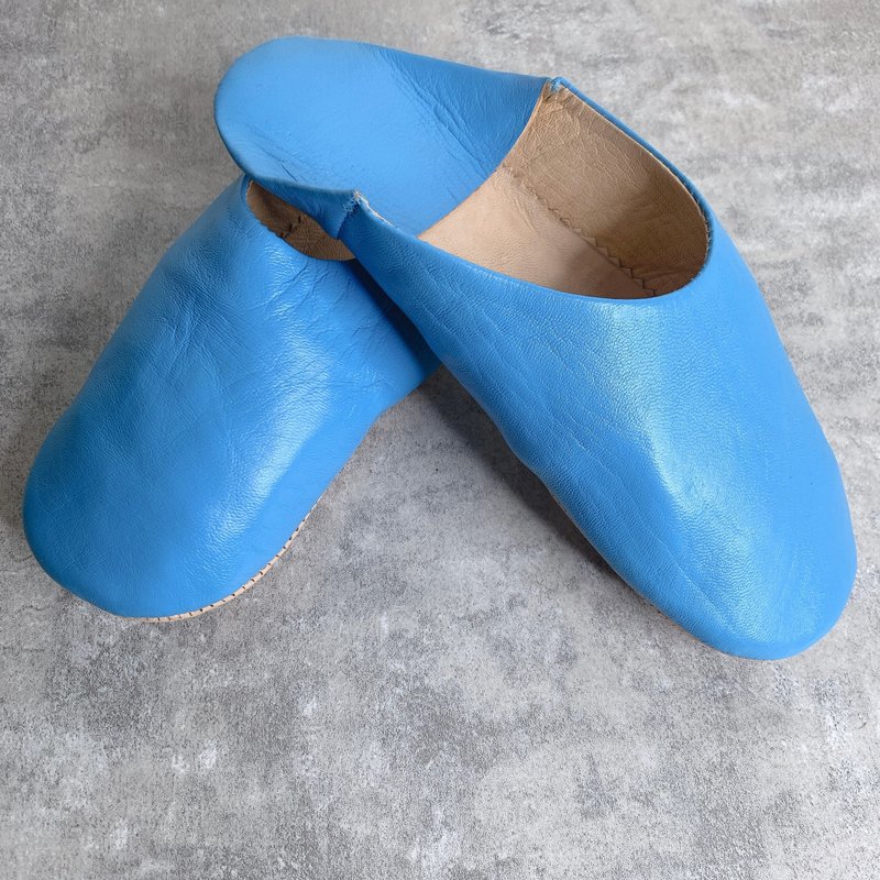 Moroccan babouche room slippers minimalist salar sky blue - รองเท้าแตะในบ้าน - หนังแท้ สีน้ำเงิน