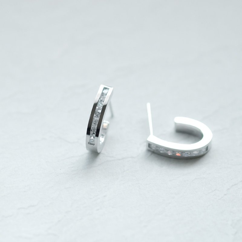 Zirconia hoop earrings in 925 Silver - ต่างหู - โลหะ สีเขียว