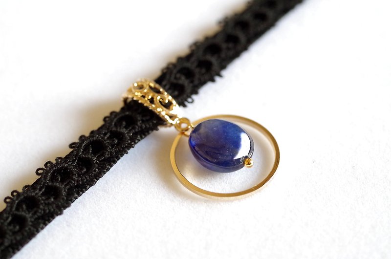 Choker blue sapphire with tatting lace and velvet ribbon - Necklaces - Cotton & Hemp Black