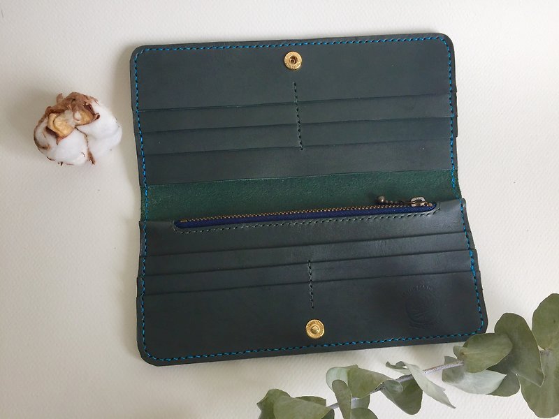 Low-key green long wallet leather hand-stitched Finest handcraft wallet - กระเป๋าสตางค์ - หนังแท้ สีเขียว