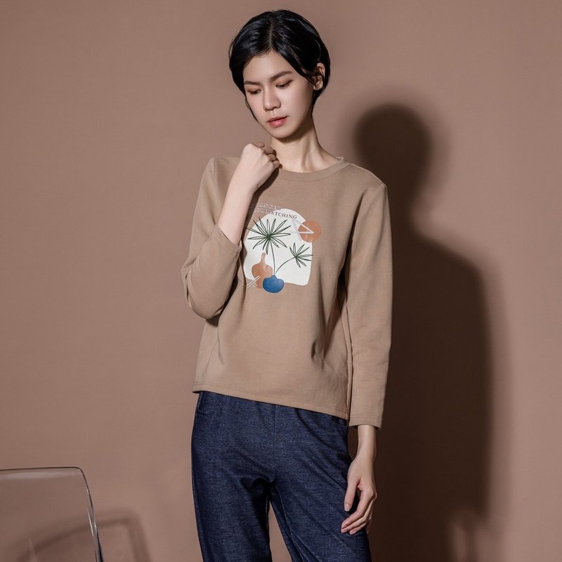 【MEDUSA】Camel Vest Print Pleats L/S T-shirt - เสื้อยืดผู้หญิง - ไฟเบอร์อื่นๆ สีกากี