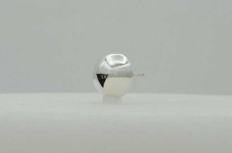 triangle smile_S Pierce (s_m-O.53) 微笑 笑容 銀 耳釘 穿孔耳环 sterling silver stud earring - 耳環/耳夾/耳骨夾 - 純銀 銀色