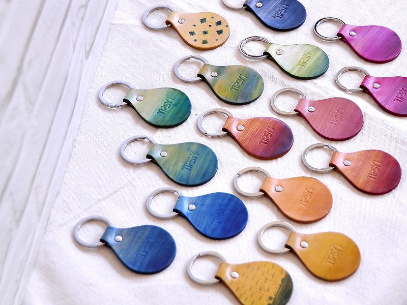 Hand-dyed galaxy pattern key holder - Keychains - Genuine Leather Multicolor