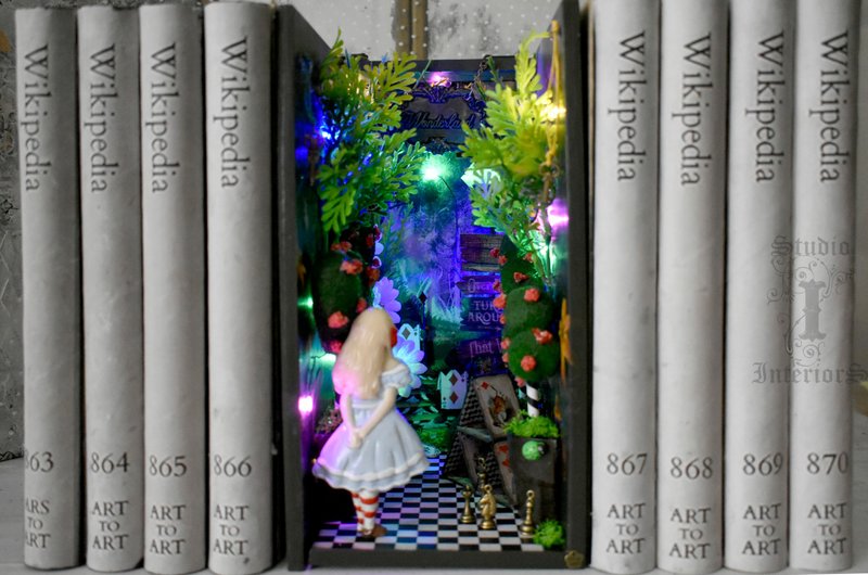 Book Nook ALICE, inserting between Alice books, night light - Lighting - Wood Multicolor