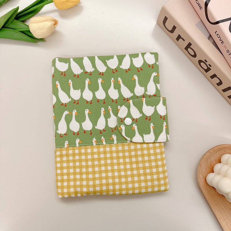 Exclusive gift for mother and baby's first gift - Goose Goose Goose Mother's Manual Baby Manual - Book Covers - Cotton & Hemp Green