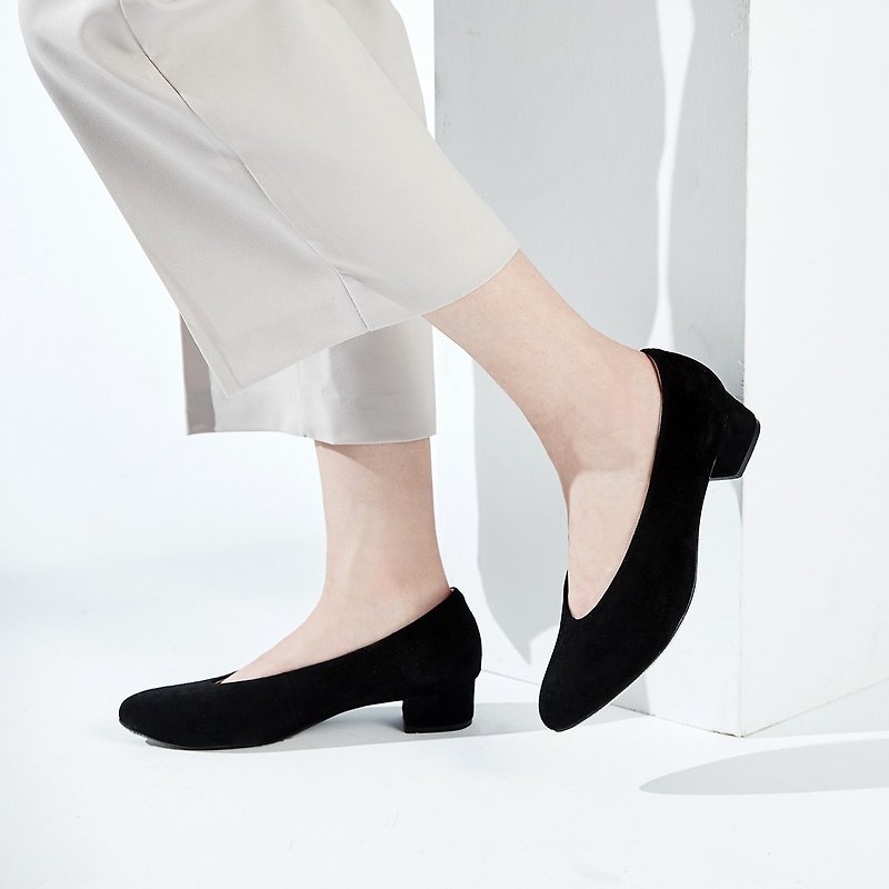 Meet Joan Cone Low Heel Shoes - Black Joan Lu - High Heels - Genuine Leather Black