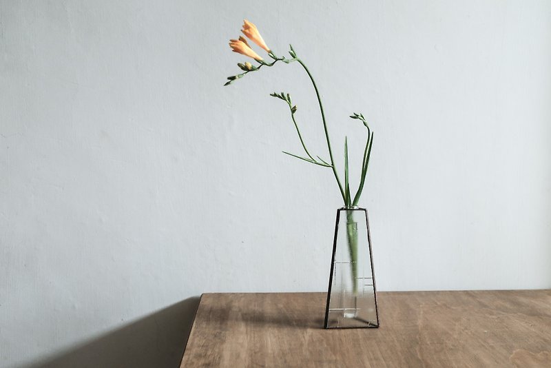 Breathing | Cross Flower Glass Cone Flower Vessel - Pottery & Ceramics - Glass Transparent