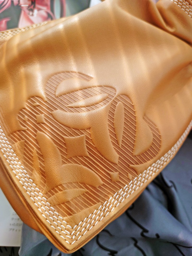 中古包 Loewe Flamenco 奶茶羊皮束口袋肩背包斜挎包單肩包束繩包 - 側背包/斜背包 - 真皮 卡其色